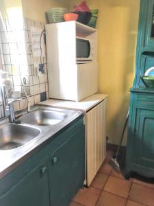 Maisons de vacances Maison chaleureuse avec grand jardin a Erdeven : photos des chambres