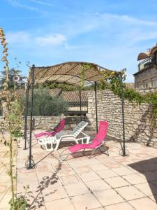 Maison accueillante à Orgnac-lAven avec piscine partagée