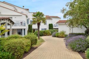 Maisons de vacances Maison charmante a Vaux-sur-Mer avec piscine partagee : photos des chambres