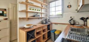 Maisons de vacances Maison charmante a Vaux-sur-Mer avec piscine partagee : photos des chambres