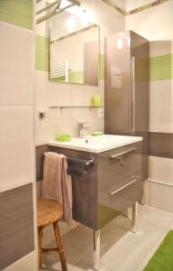 Maisons de vacances Maison charmante a Vaux-sur-Mer avec piscine partagee : photos des chambres