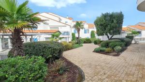 Maisons de vacances Maison charmante a Vaux-sur-Mer avec piscine partagee : photos des chambres