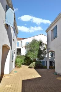 Maisons de vacances Maison charmante a Vaux-sur-Mer avec piscine partagee : photos des chambres
