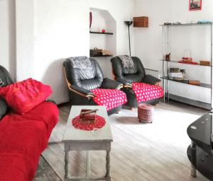 Appartements Appartement charmant a Villeneuve avec jardin : photos des chambres