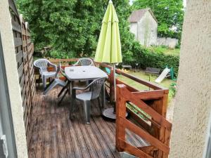 Appartements Appartement charmant a Villeneuve avec jardin : photos des chambres