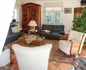 Villa élégante à Céreste avec piscine privée et jacuzzi