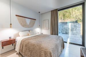 Yuna - Ultimate Surf Lodge