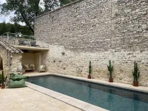 Villa spacieuse près d'Arpaillargues, 400 m², piscine privée - Blauzac