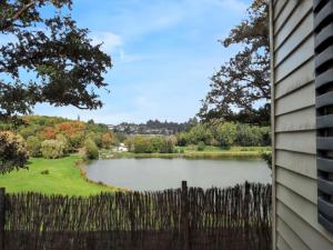 Bungalow charmant à Rochechouart avec vue sur lac