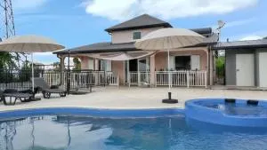 Villa enchanteresse à Saint-Benoît avec piscine privée - 圣安娜上安茹