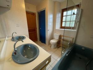 Maisons de vacances Large Welcoming House of 15 people : photos des chambres