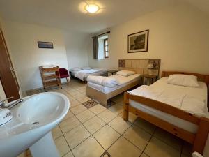 Maisons de vacances Large Welcoming House of 15 people : photos des chambres