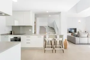 WintowinRentals Luxurious and Modern Townhouse in Chilches - Chilches