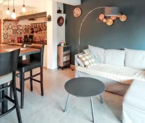 Charmante villa à Dauphin avec piscine privée et jardin