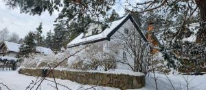 Szept - Biały Domek