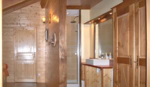 Maisons de vacances Maison charmante a Saint-Cirq avec piscine privee : photos des chambres