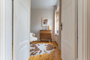 Next to Cathedral Square, Stylish 2BD Gem, Skapo St