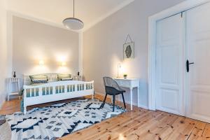 Next to Cathedral Square, Stylish 2BD Gem, Skapo St