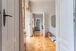 Next to Cathedral Square, Stylish 2BD Gem, Skapo St