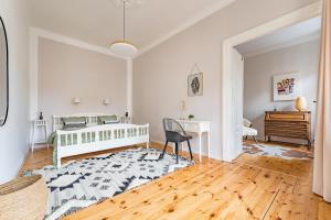 Next to Cathedral Square, Stylish 2BD Gem, Skapo St