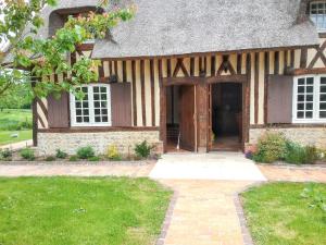 Maison familiale avec jardin à Clarbec, 120 m², jeux pour enfants