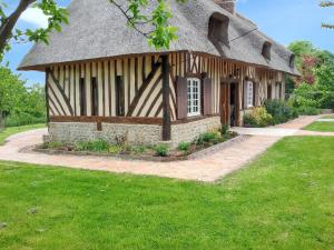 Maison familiale avec jardin à Clarbec, 120 m², jeux pour enfants
