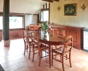 Maisons de vacances Maison familiale avec jardin a Clarbec, 120 m², jeux pour enfants : photos des chambres