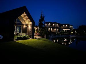 Black House- Lake garden sauna