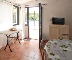 Maisons de vacances Maison charmante proche de Barjols avec piscine privee : photos des chambres