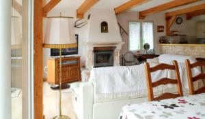 Maison chaleureuse à Nages avec vue sur lac et montagne