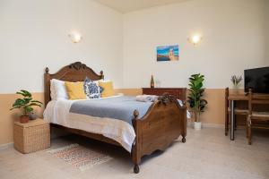 Seafront Bedroom with stunning views, balcony and en-suite