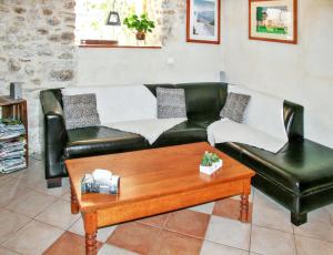 Maisons de vacances Maison de charme a Saint-Victor-la-Coste avec piscine partagee : photos des chambres