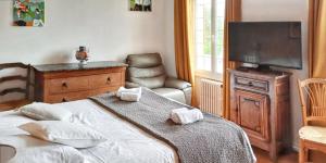 Maison confortable à Saint-Germain-du-Pert avec piscine privée