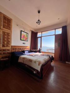 Valley View 1 BHK Boutique Suite by Hillspeak Homes