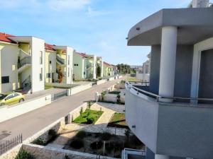 Comfy apartment in Vrsi with fenced garden