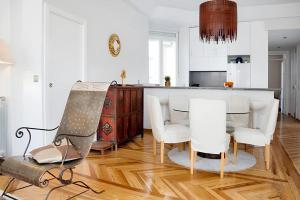Elegant Apartment in the Heart of Madrid, 100m² with Parking