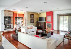 Spacious villa in Santo Tirso with private pool 850 m² and jacuzzi