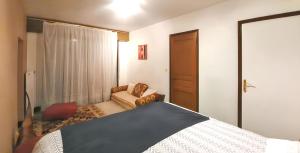 Villas Villa spacieuse avec piscine privee - Montricoux : photos des chambres