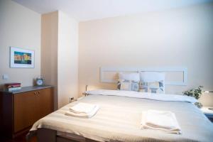 4-room home with AirCon and balcony free parking