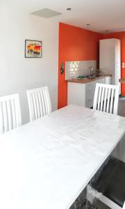 Maisons de vacances Maison spacieuse a Le Vivier-sur-Mer, proches des commodites : photos des chambres