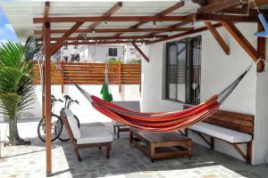 Modern apartment in Pereybère with pool view, 50 m²