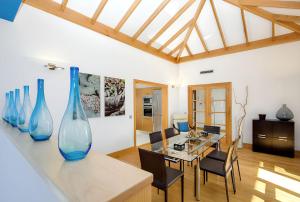 Elegant Villa near Playa Blanca, private pool, garden.