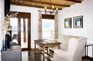 Comfortable House in Canillas de Albaida with Shared Pool