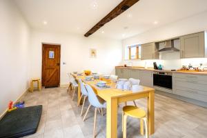 SnowBarn I Hot Tub, Games Room, Pets welcome!