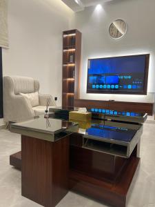 شقه كبيره فاخره بموقع مميز