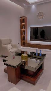 شقه كبيره فاخره بموقع مميز