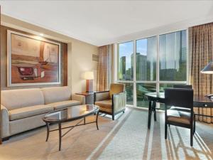 Ultimate Vegas Trip with Sphere View, Pool and Gym