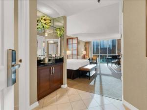 Ultimate Vegas Trip with Sphere View, Pool and Gym