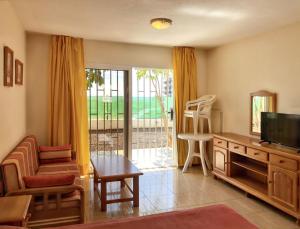 Charming Studio in Costa del Silencio, 45 m², Near Pool