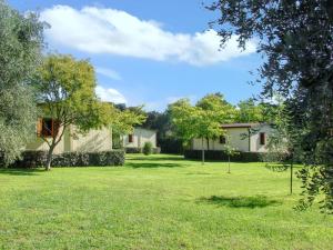 Maisons de vacances Bungalow confortable a Santa-Lucia-di-Moriani 38 m² jardin spacieux : photos des chambres